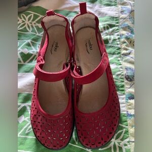 Jambu 8.5 red wedges